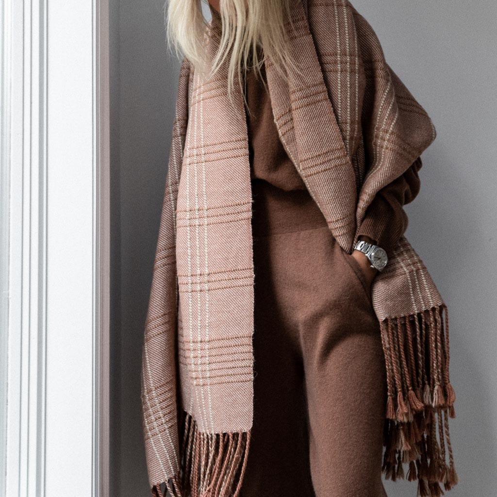 Adriano Alpaca Throw - Image 10