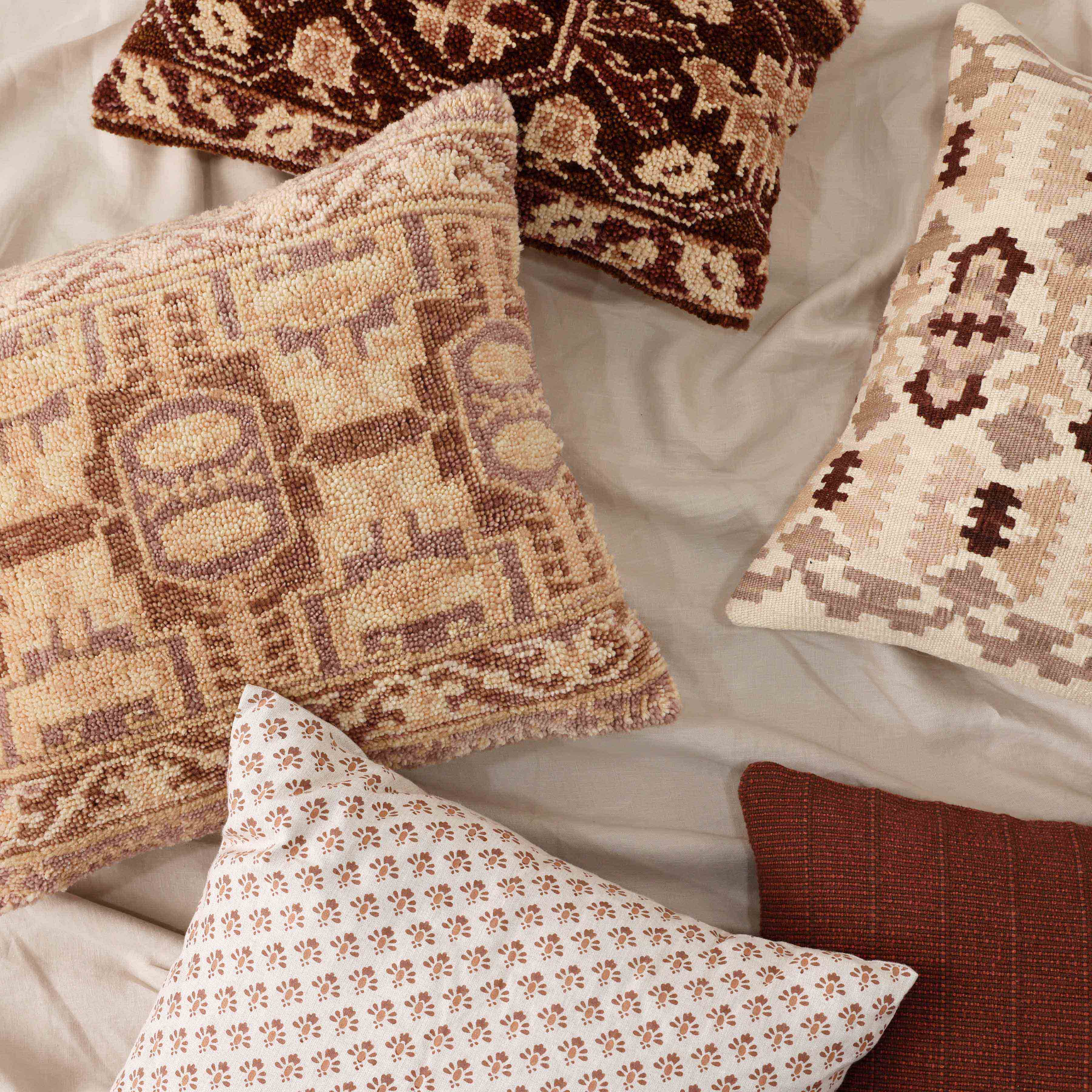Daphne Pillow - Image 11