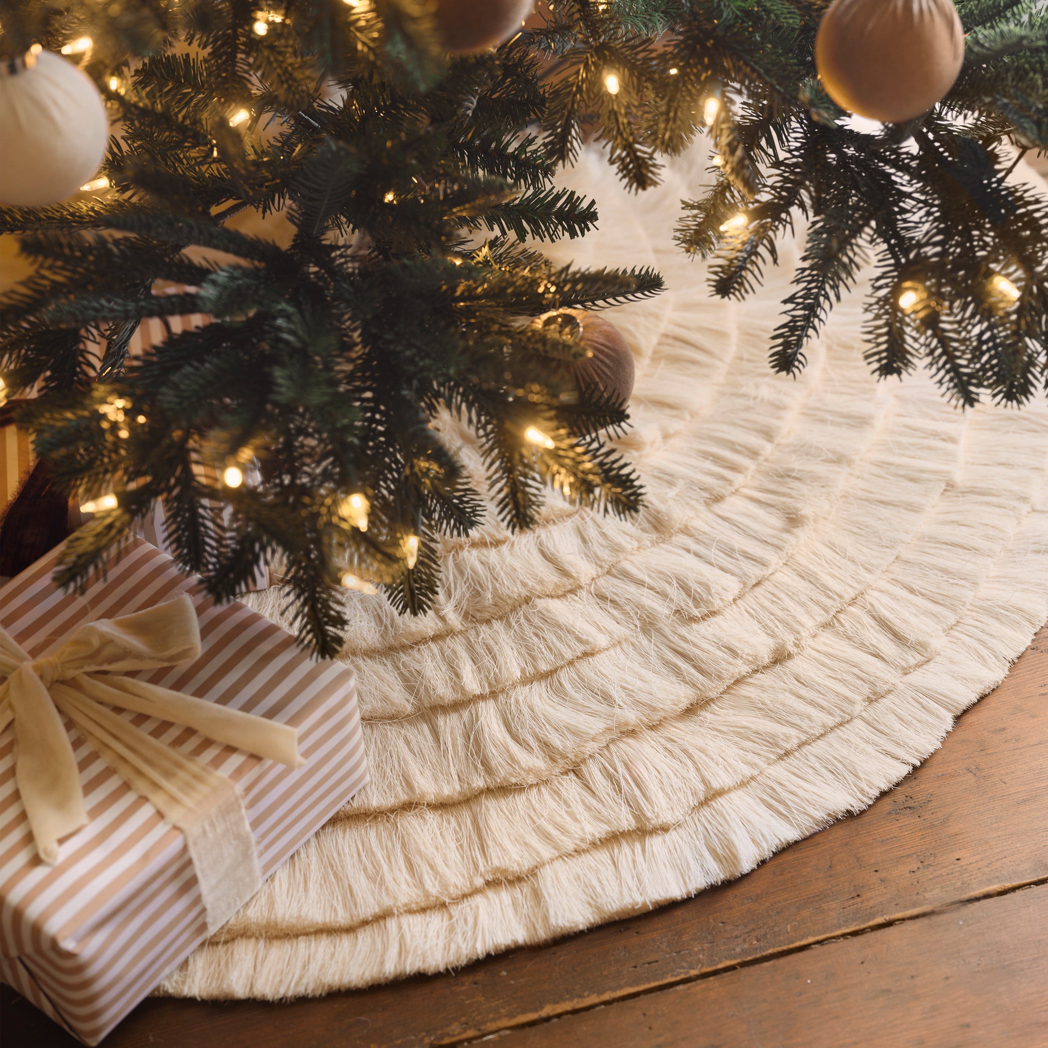 Dorada Tree Skirt - Image 2