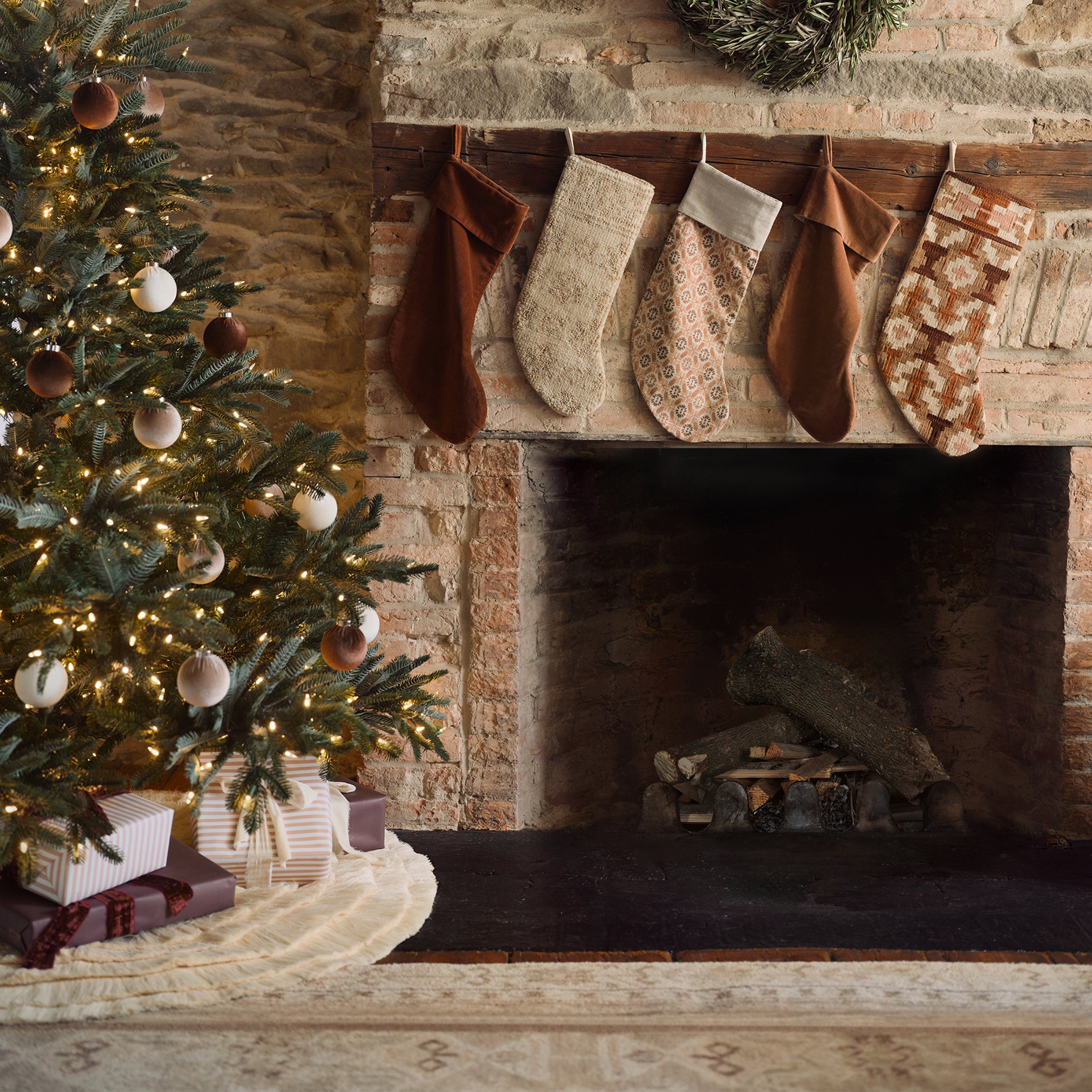 Dorada Tree Skirt - Image 3