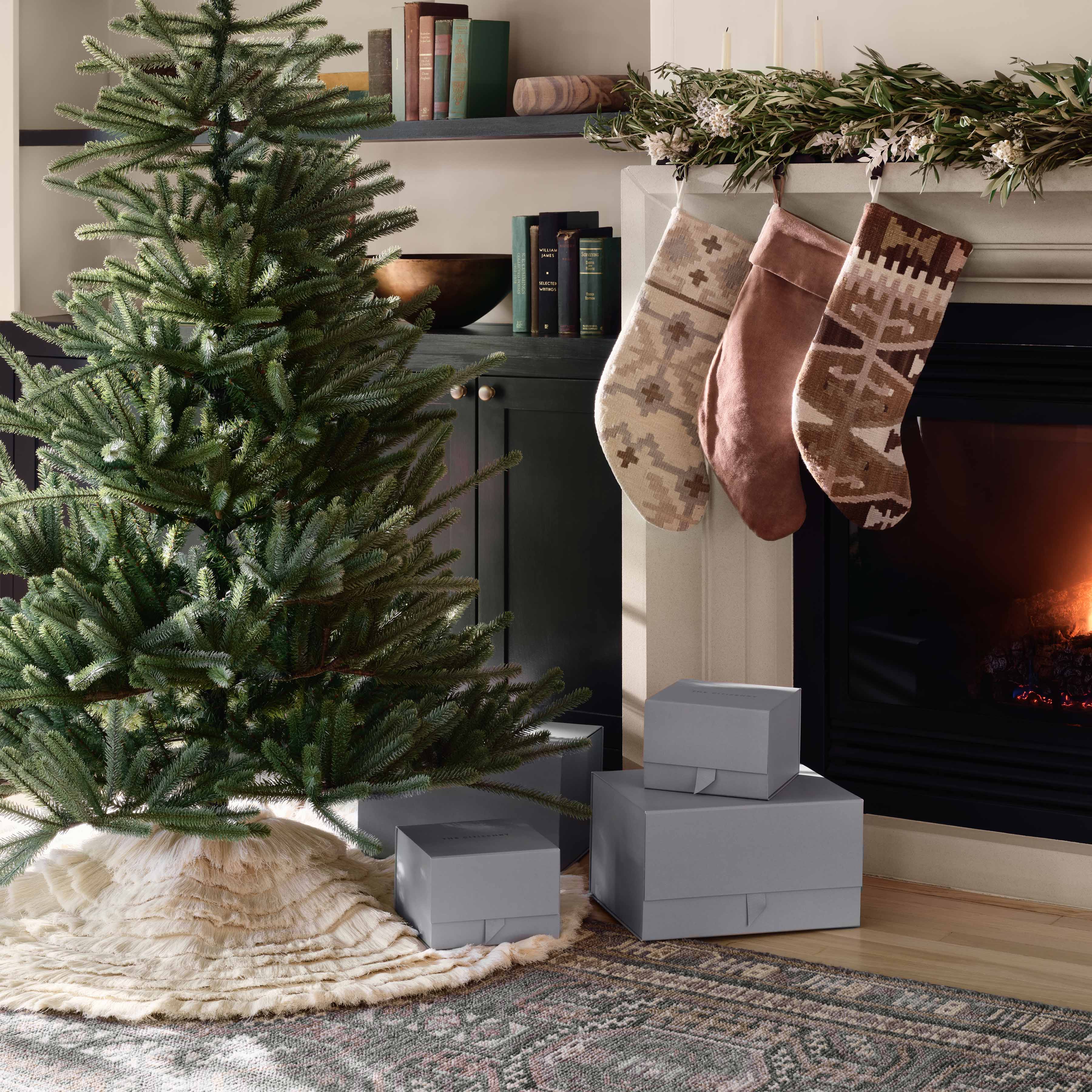 Dorada Tree Skirt - Image 4