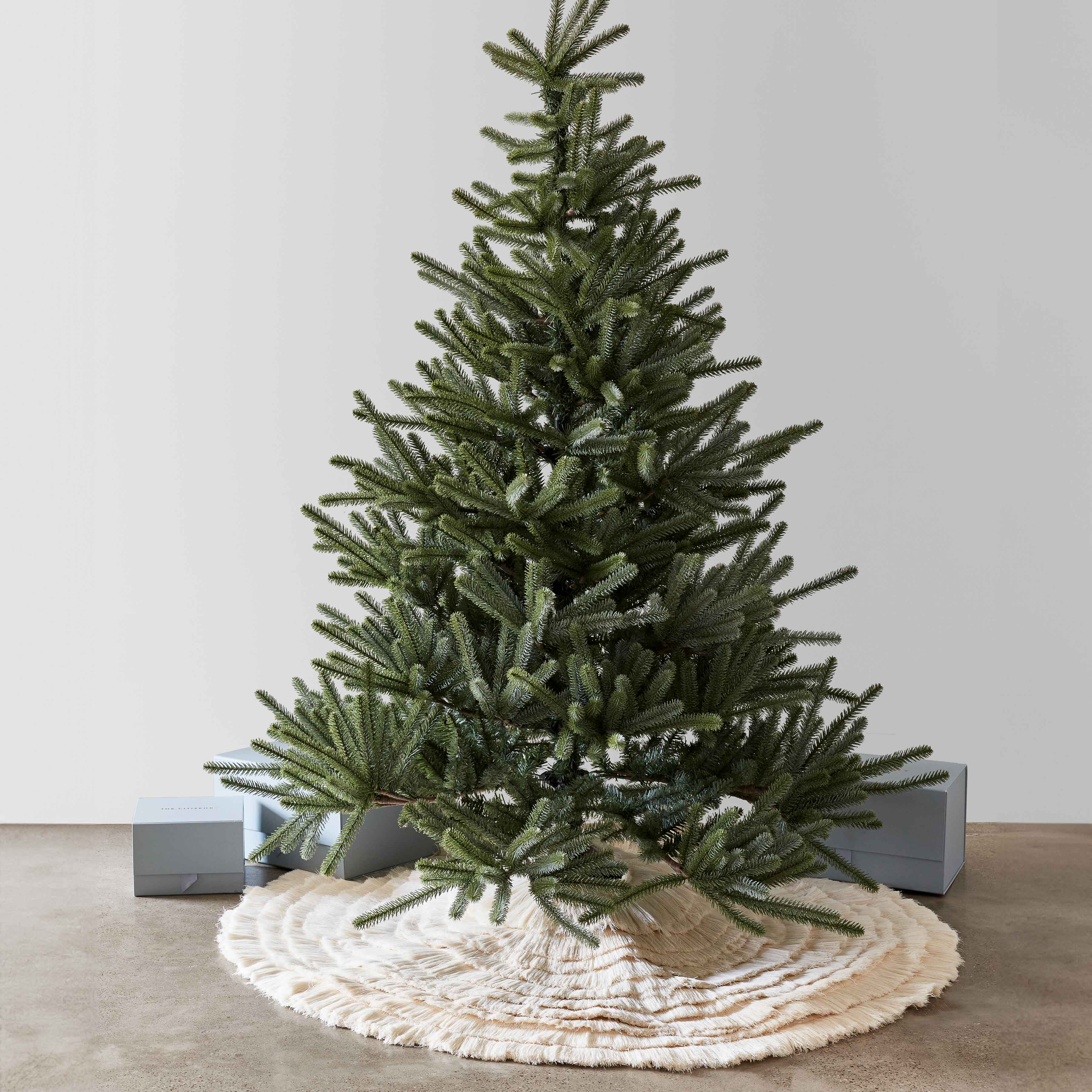 Dorada Tree Skirt - Image 5