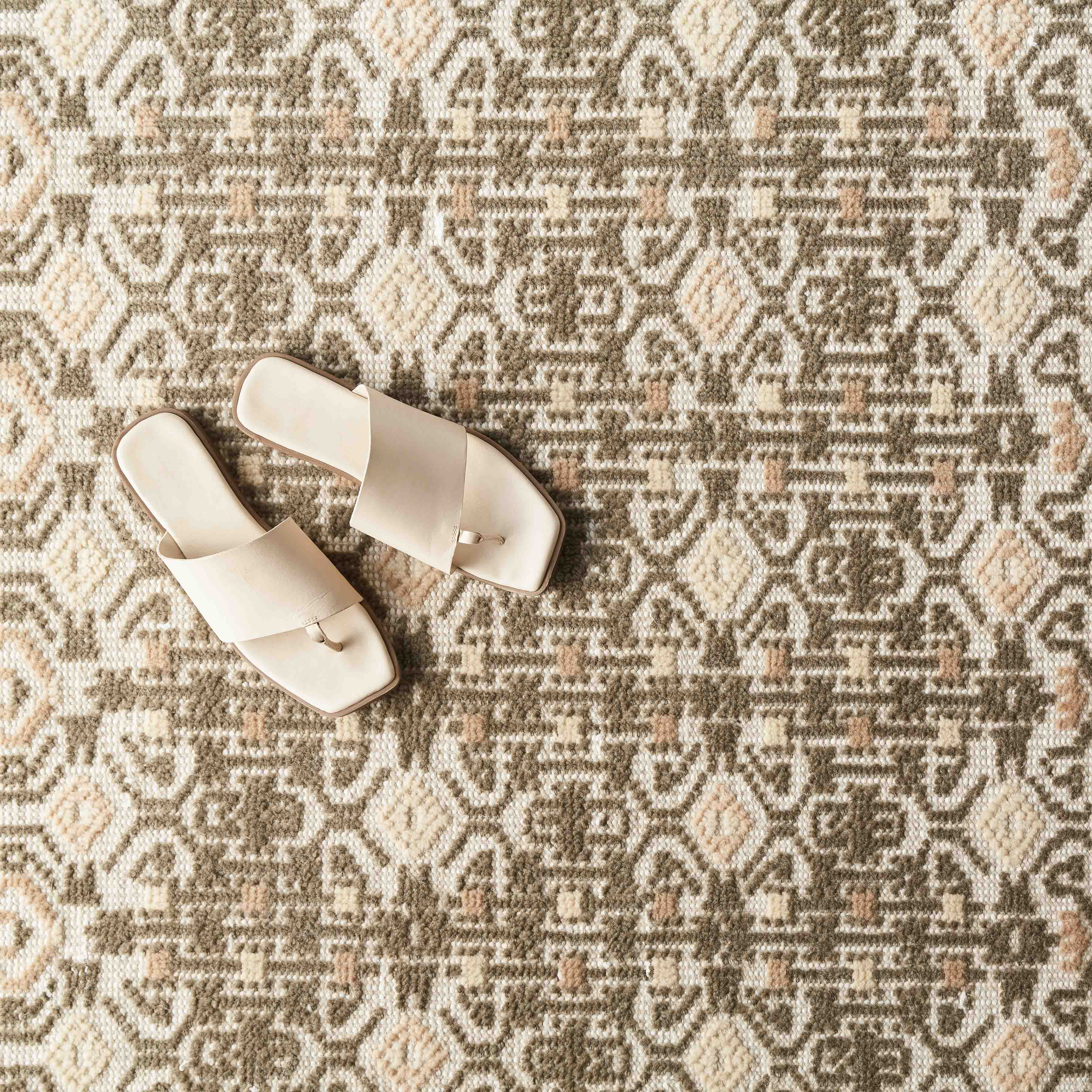 Hanita Hand-Knotted Area Rug - Image 4