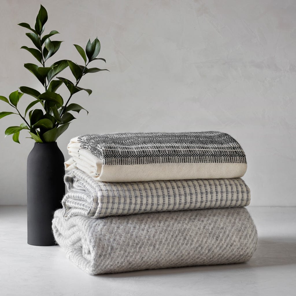 La Brisa Alpaca Throw - Image 8