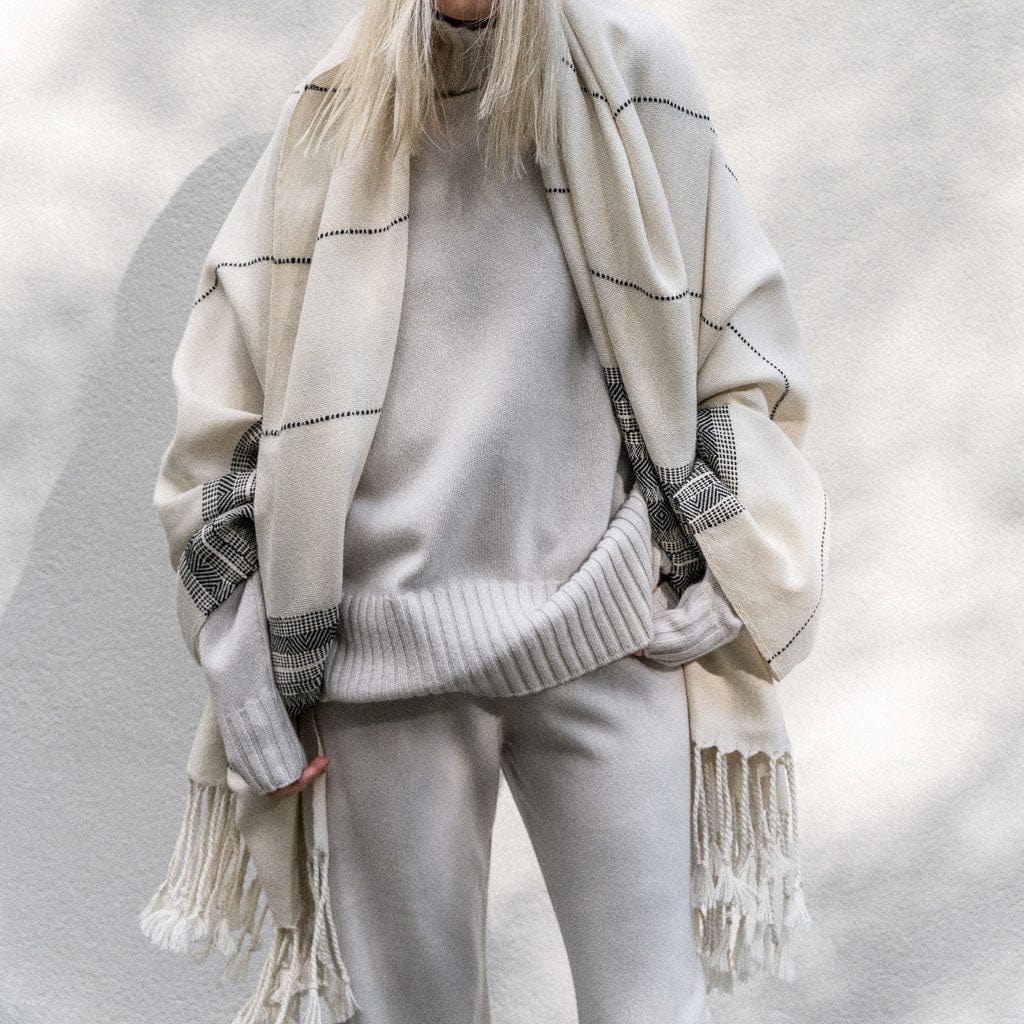 La Brisa Alpaca Throw - Image 9