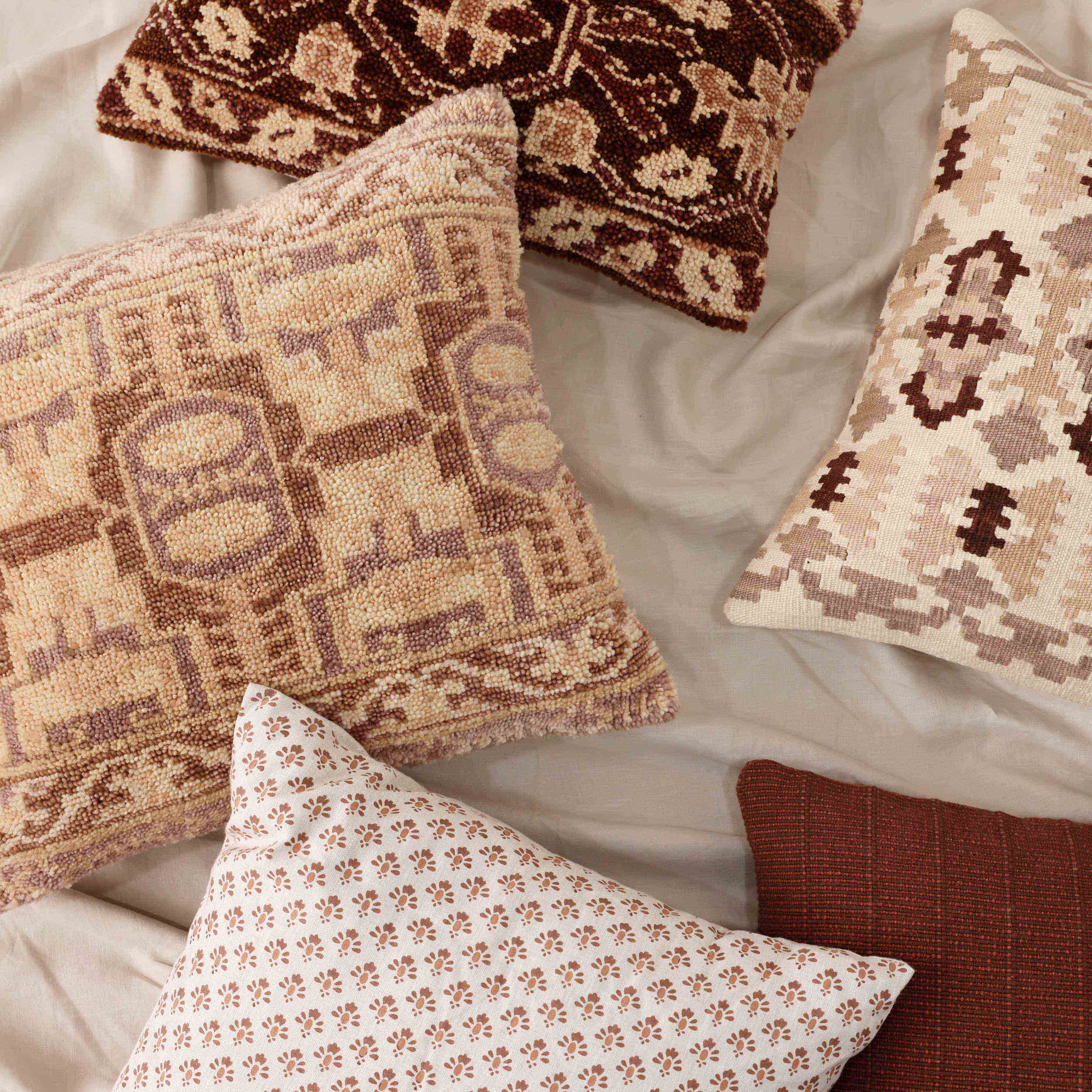 Lara Kilim Pillow - Image 4