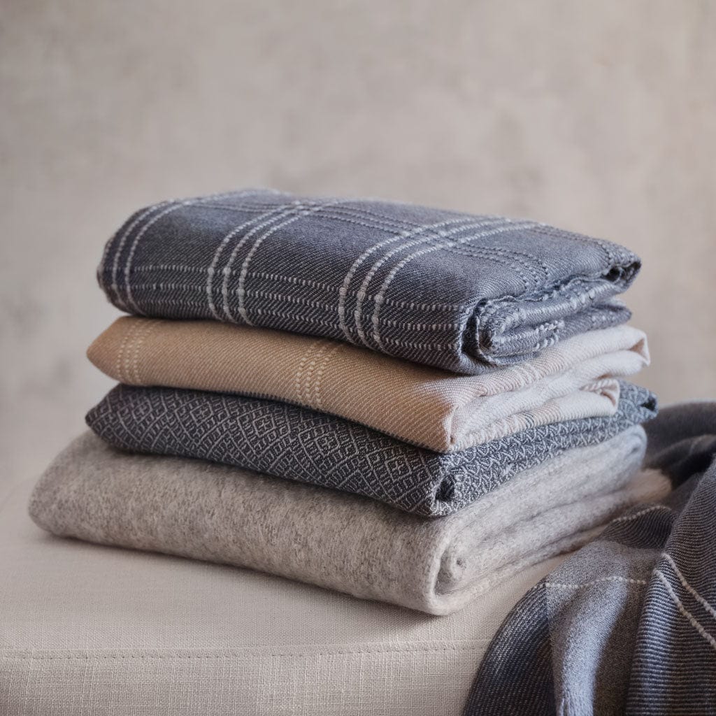 Lirio Alpaca Throw - Image 12