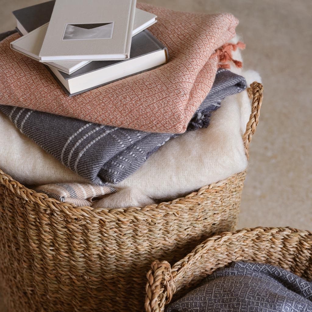Lirio Alpaca Throw - Image 24