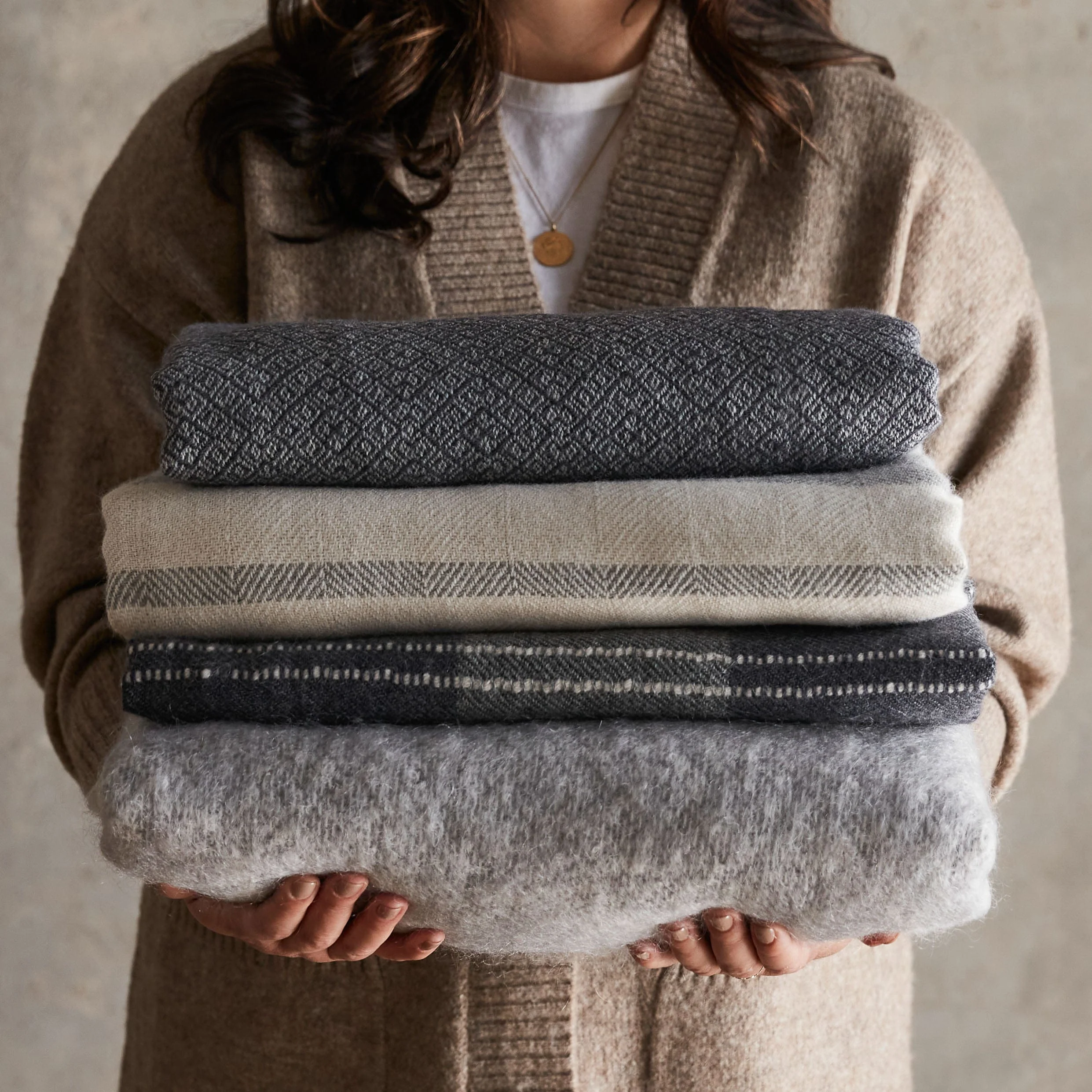 Lirio Alpaca Throw - Image 6