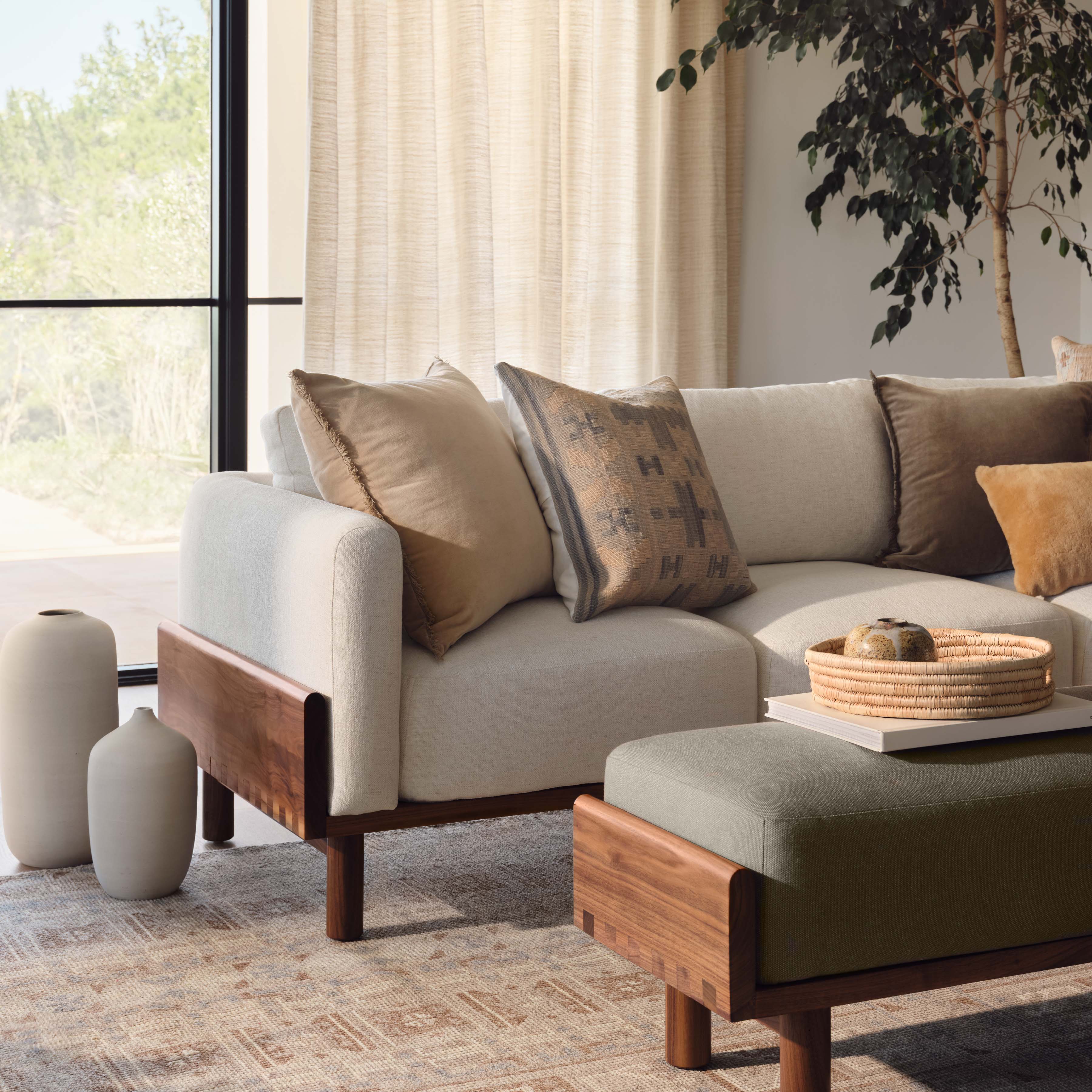 Naveta Velvet Pillow - Image 16