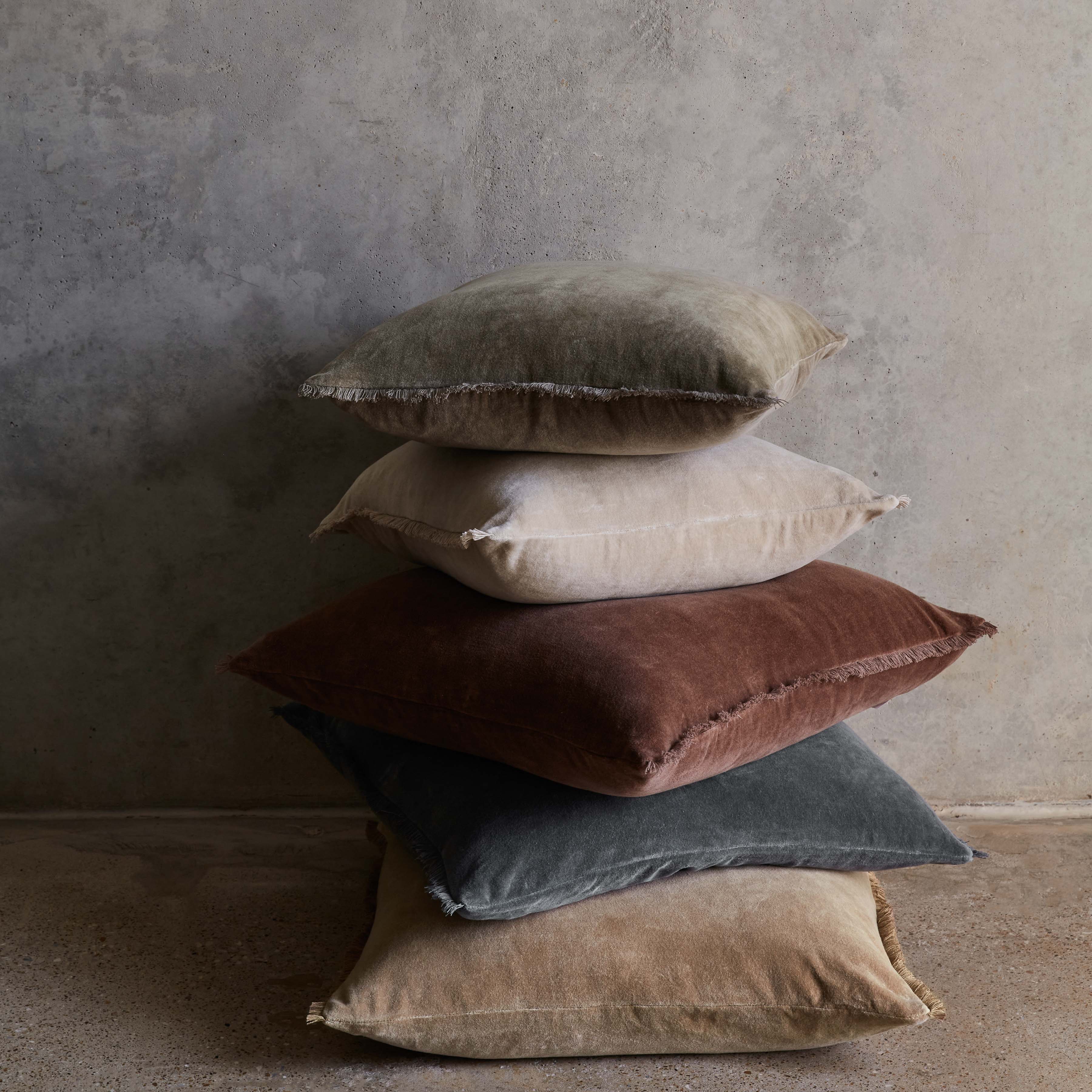 Naveta Velvet Pillow - Image 20