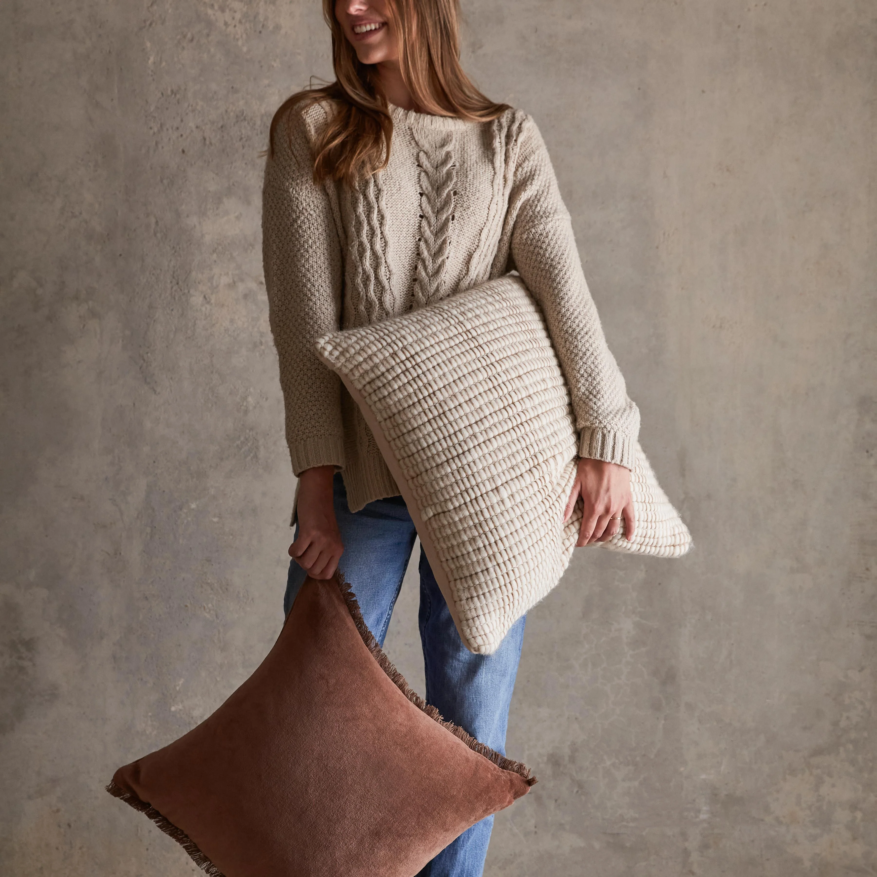 Naveta Velvet Pillow - Image 27