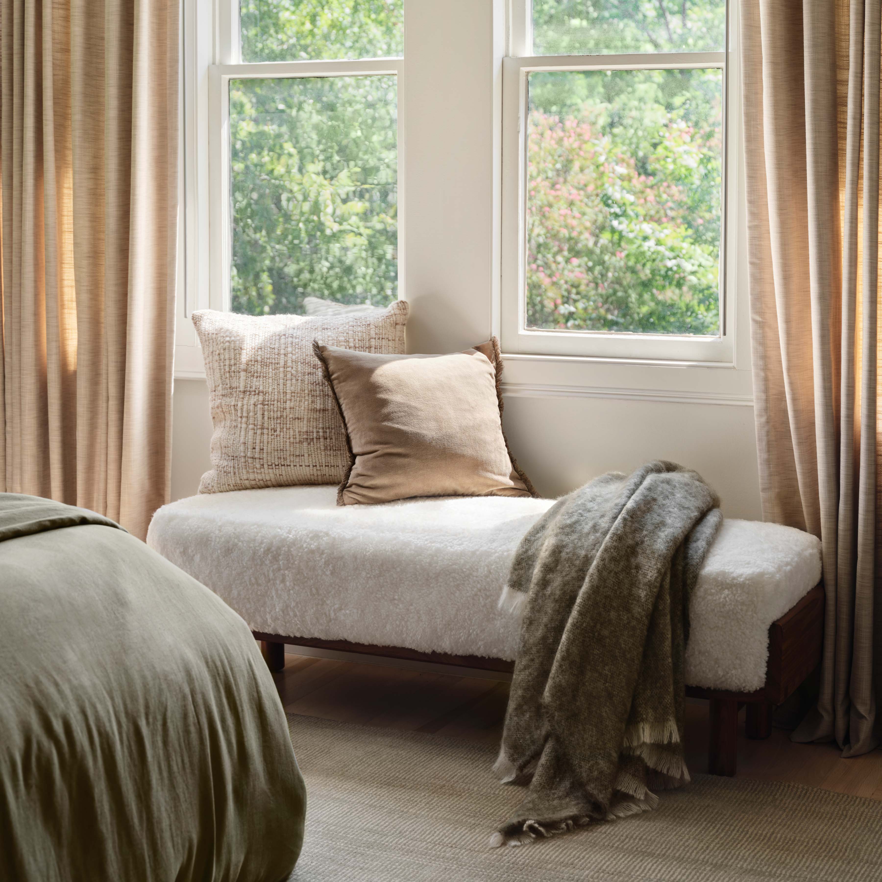 Naveta Velvet Pillow - Image 46