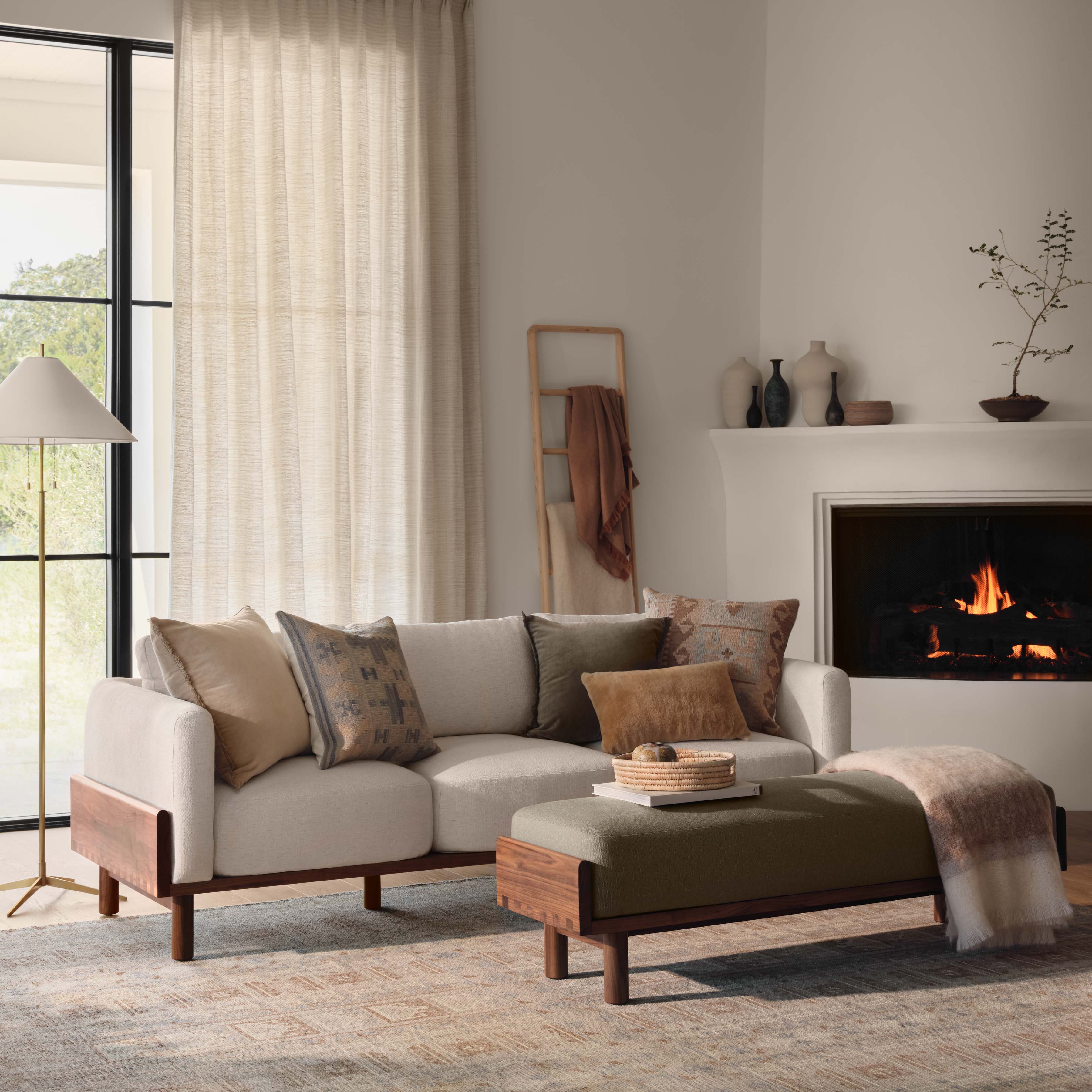 Naveta Velvet Pillow - Image 8