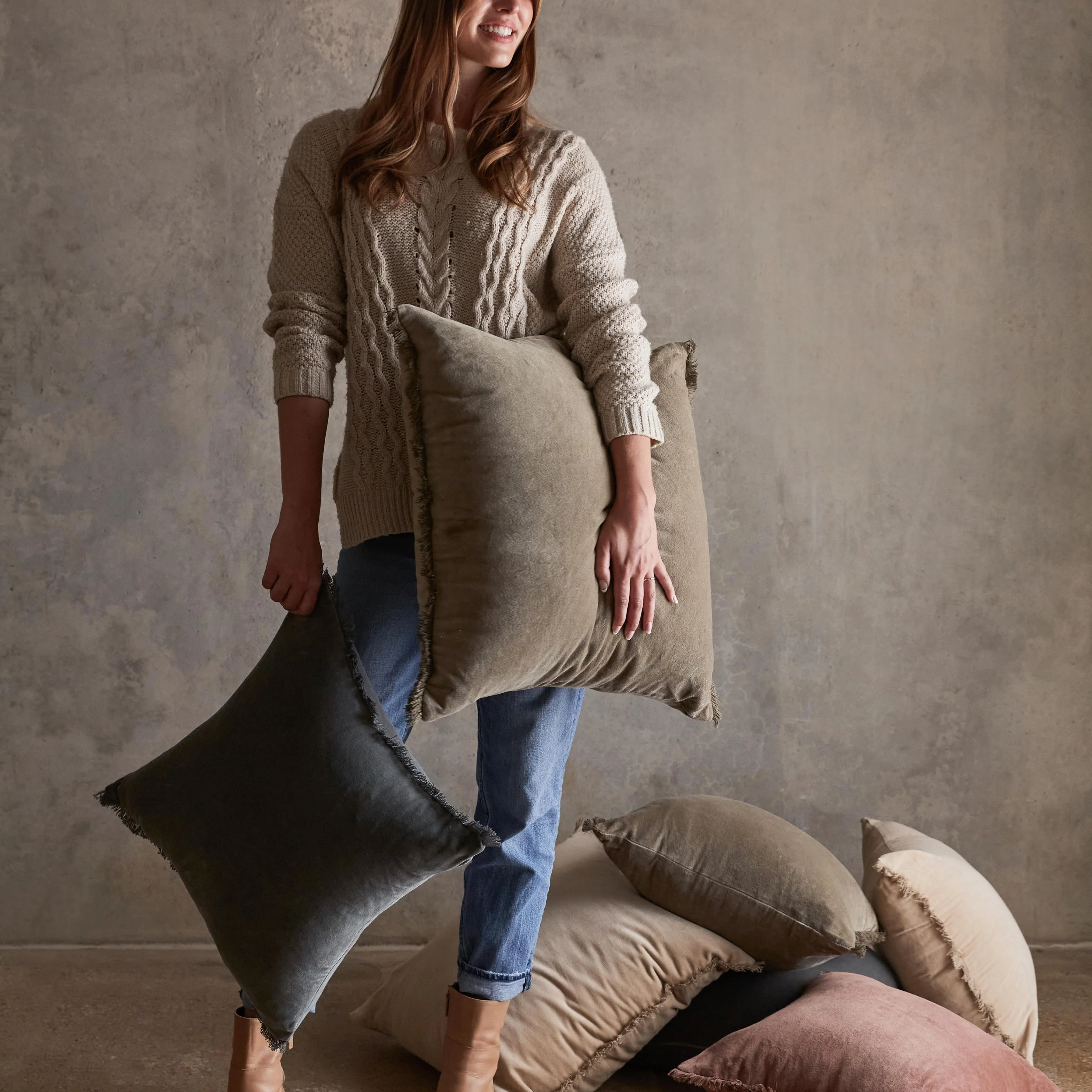 Naveta Velvet Pillow - Image 9