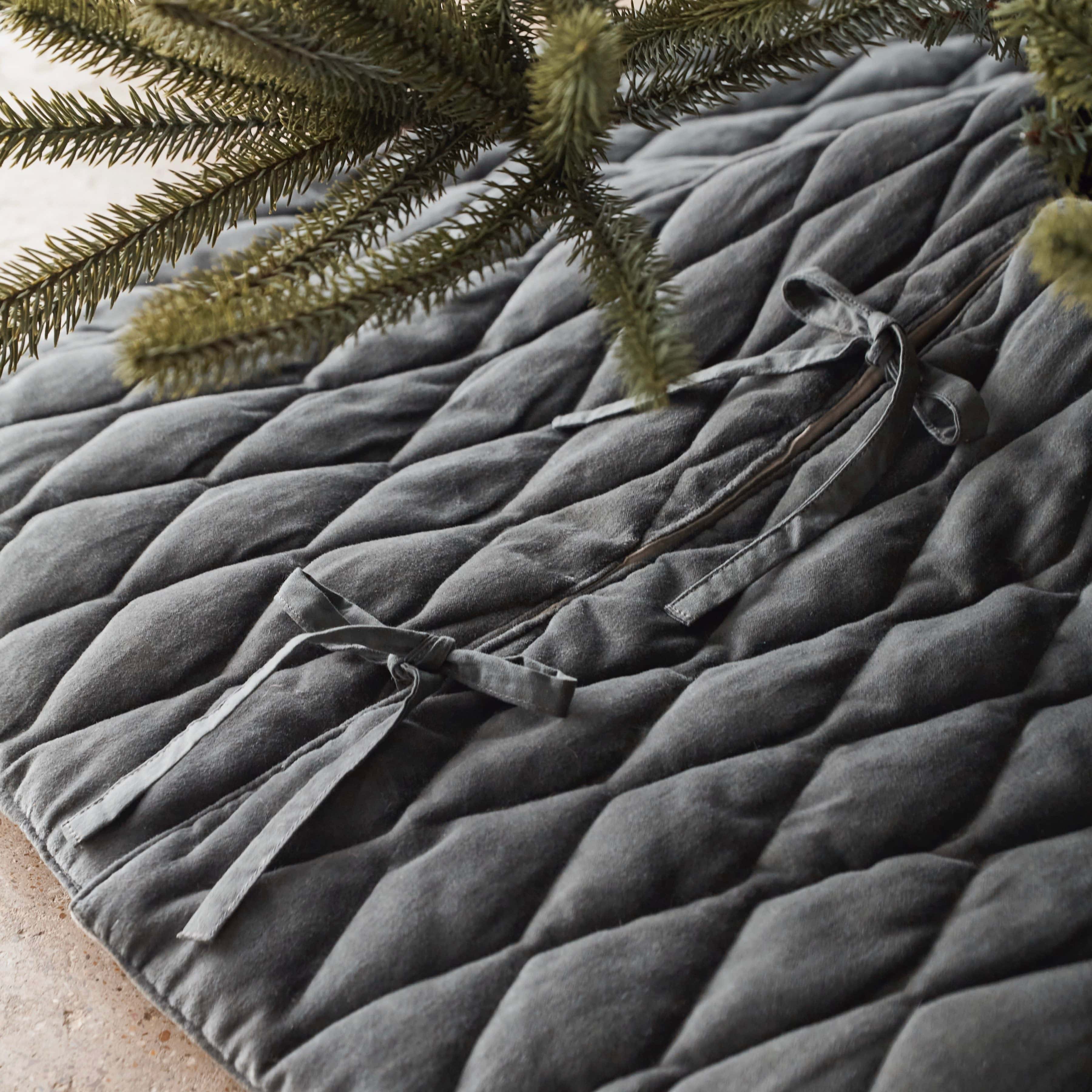 Naveta Velvet Tree Skirt - Image 2