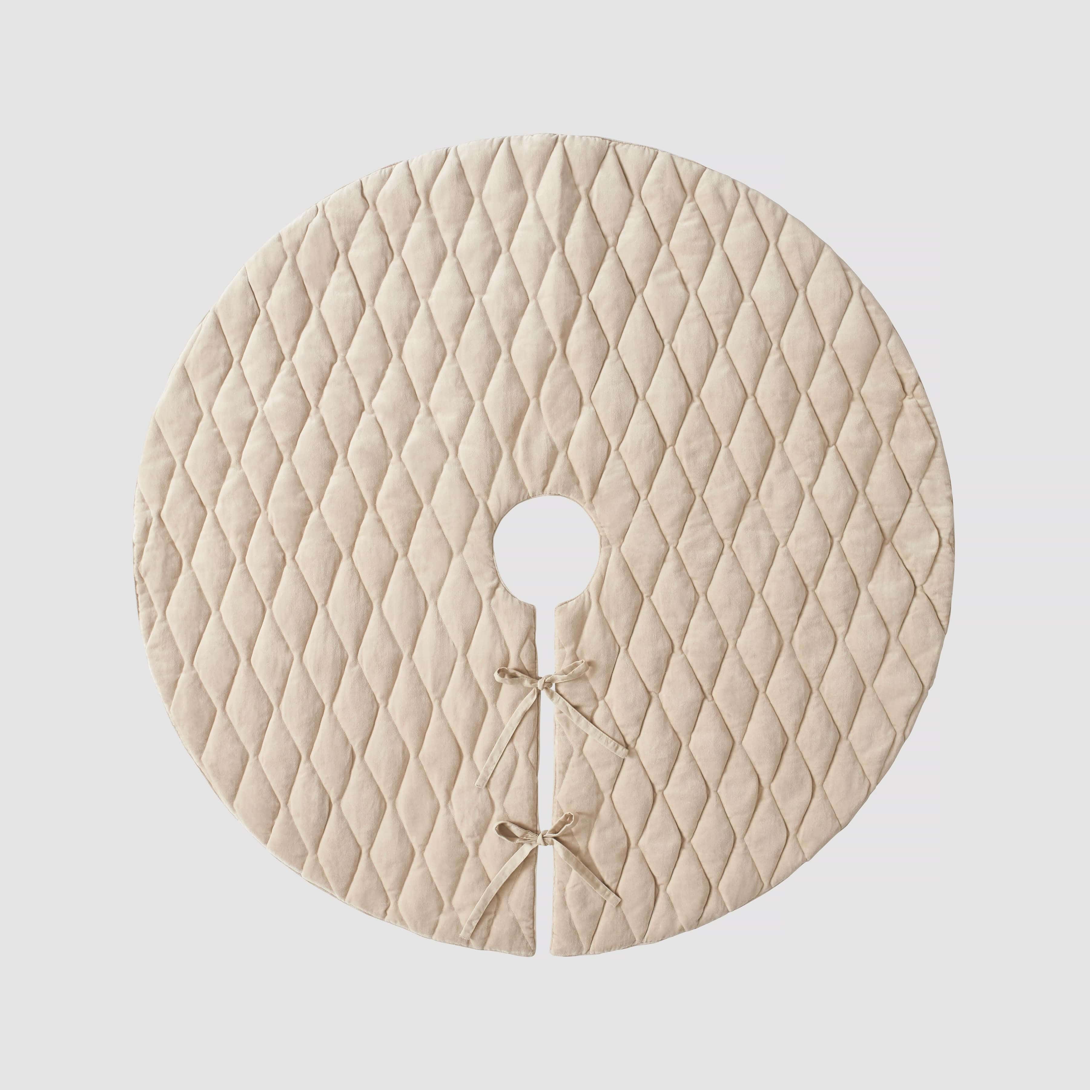 Naveta Velvet Tree Skirt - Image 5