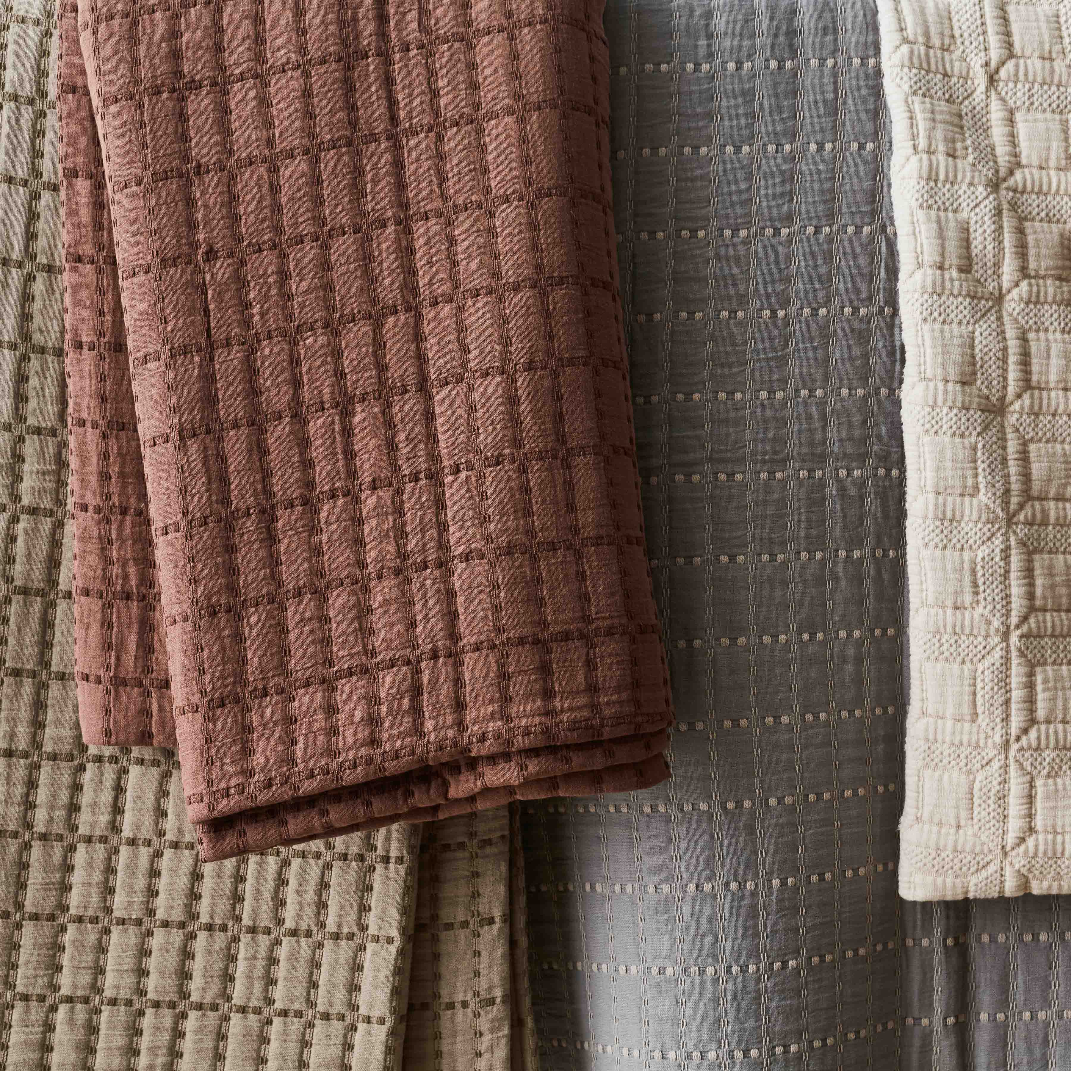 Naya Organic Cotton Quilted Bed Blanket - Image 14