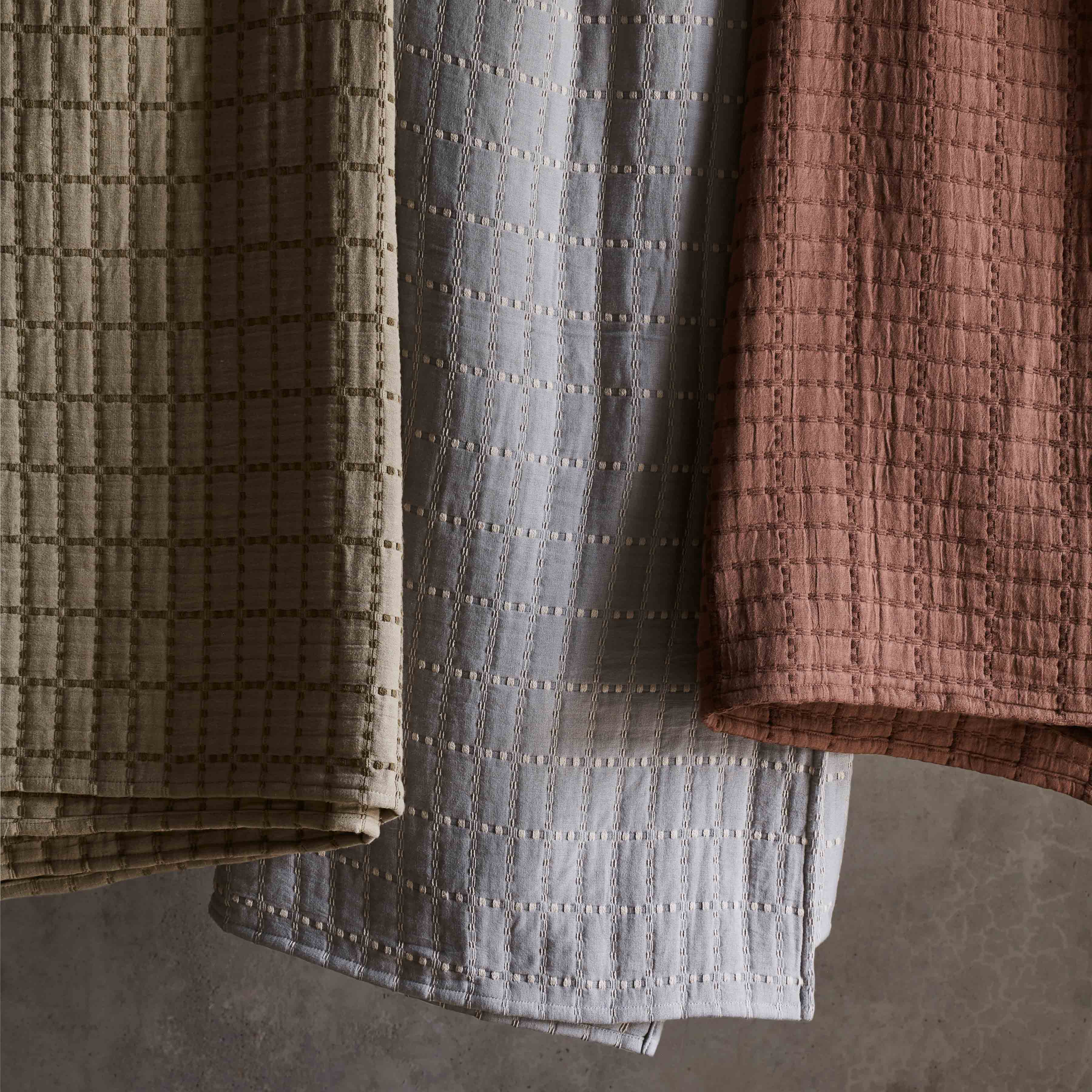 Naya Organic Cotton Quilted Bed Blanket - Image 3