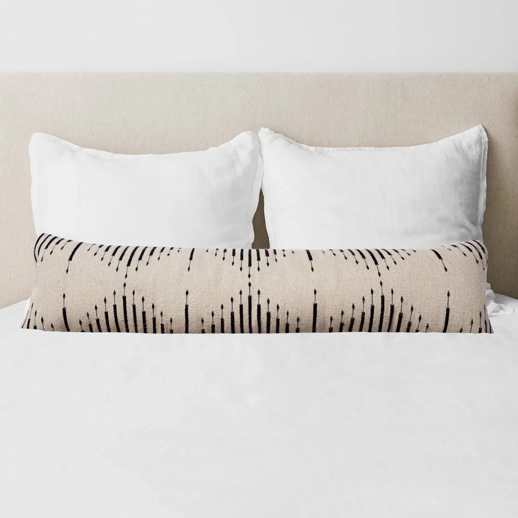 Viento Lumbar Pillow - Image 4