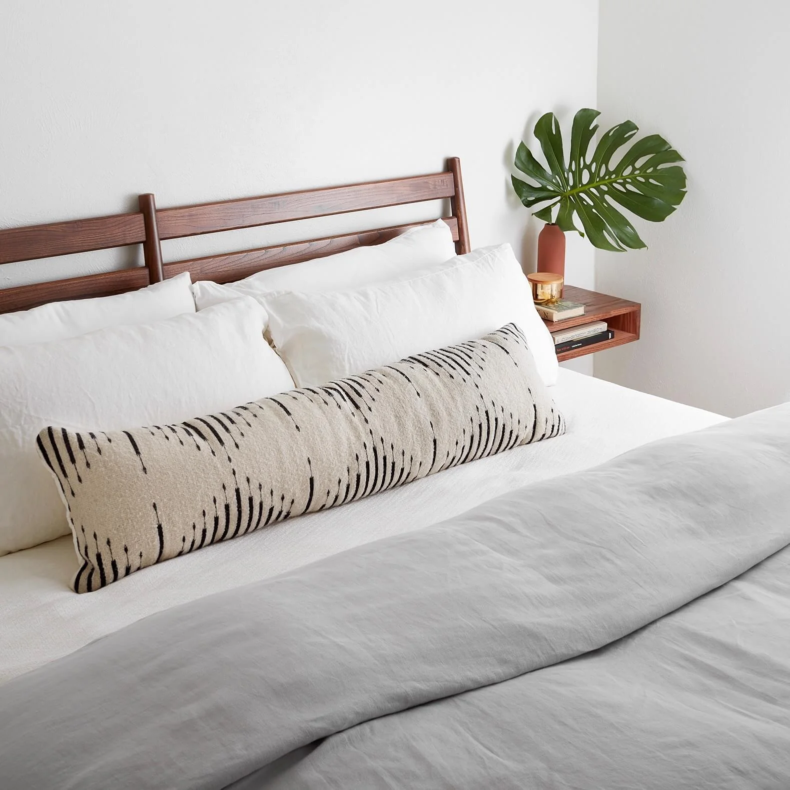 Viento Lumbar Pillow - Image 5